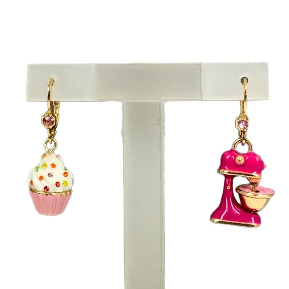 NWT Betsey Johnson Babycakes Cupcake Mixer Mismatch Drop Earrings Faux Stone - Picture 8 of 8